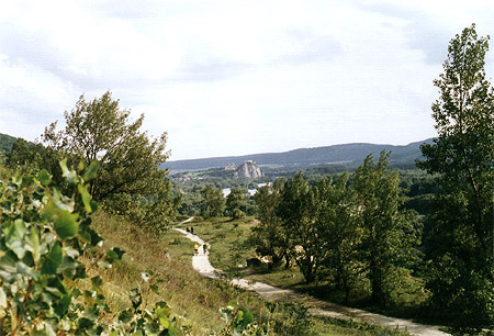 Walking route to the Devin Castle from Sandberg (Devinska Nova Ves)
