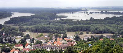 Rozliata voda riek Morava a Dunaj pri sútoku v Devíne