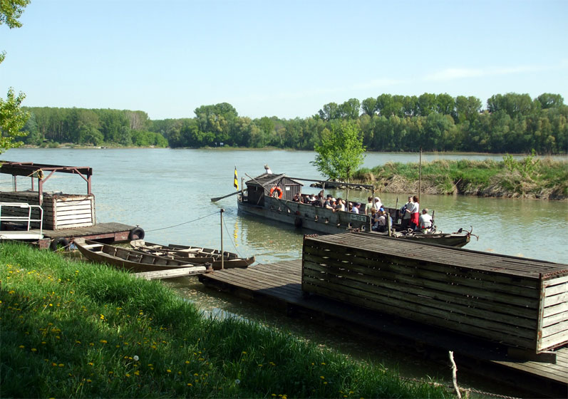 Orth an der Donau - plavba na lodi Tschaike