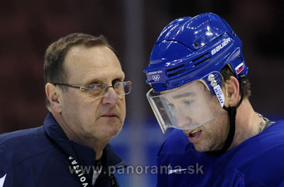 Slovak ice hockey star Zigmund Palffy is already in Vancouver. Slovak coach Jan Filc at left.
