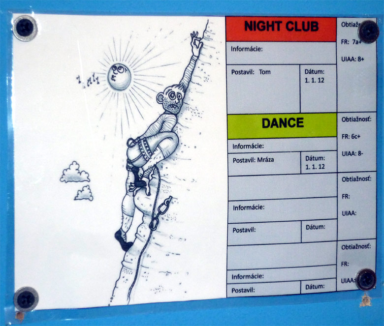 Lezecká hala K2 v Bratislave - označenie ciest s karikatúrou