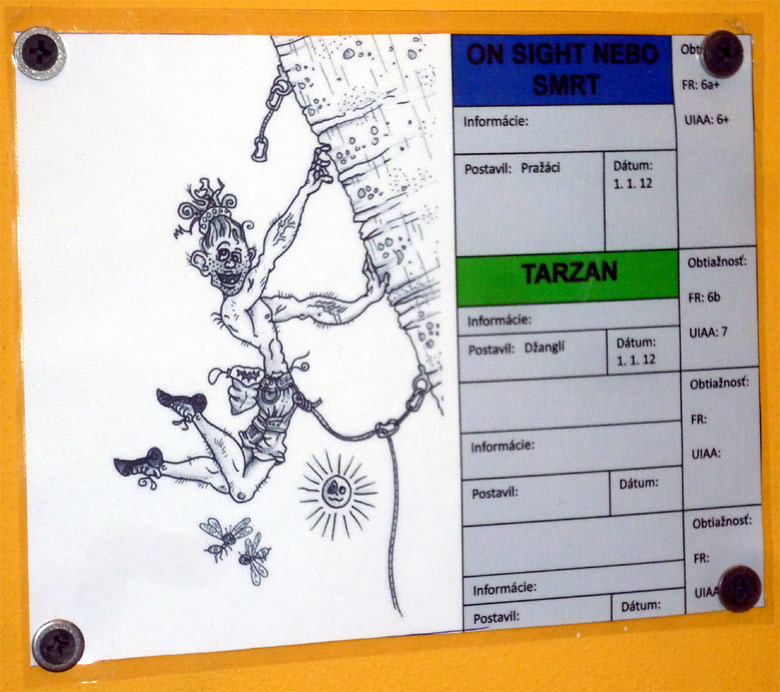 Lezecká hala K2 v Bratislave - označenie ciest s karikatúrou