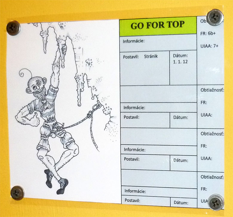 Lezecká hala K2 v Bratislave - označenie ciest s karikatúrou