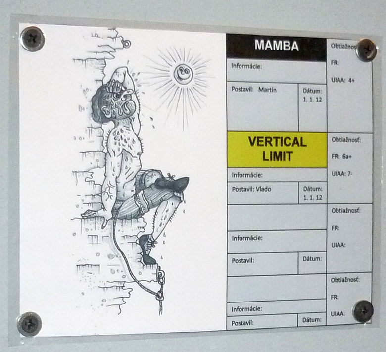 Lezecká hala K2 v Bratislave - označenie ciest s karikatúrou