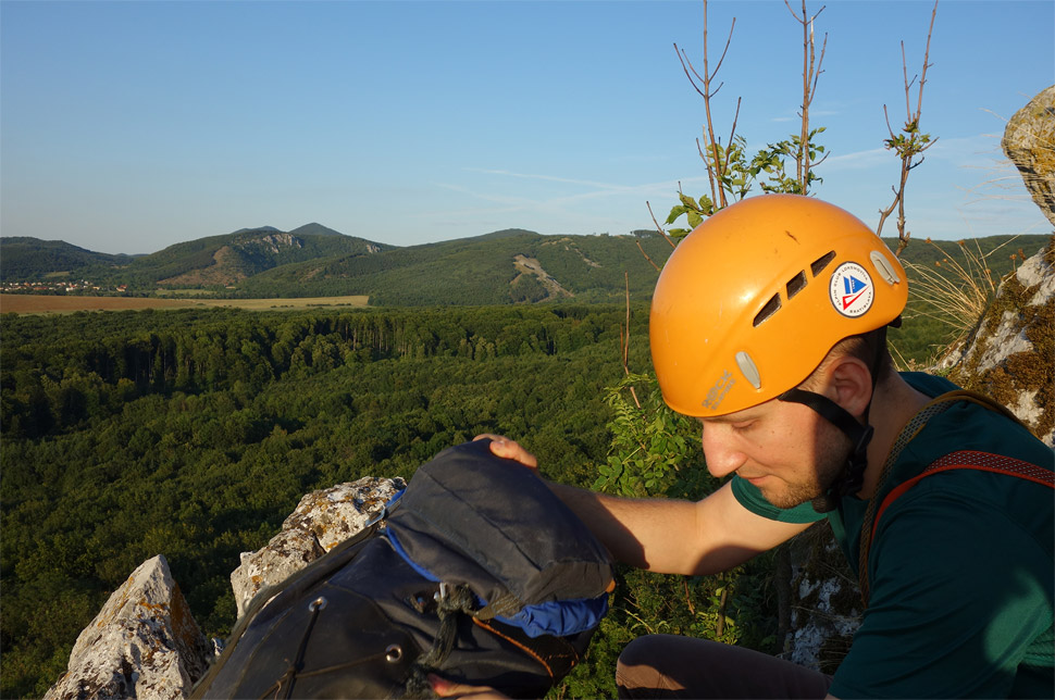Na vrchole Mačacej veže, v pozadí Kršlenica