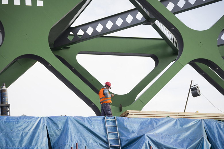 Na stavbe nového Starého mostu v Bratislave