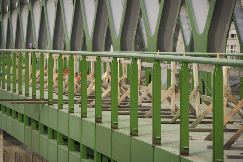 Na stavbe nového Starého mostu v Bratislave