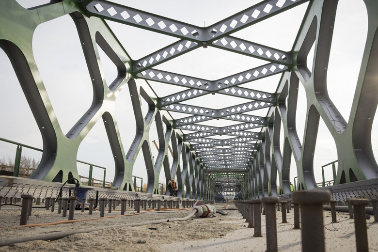 Na stavbe nového Starého mostu v Bratislave