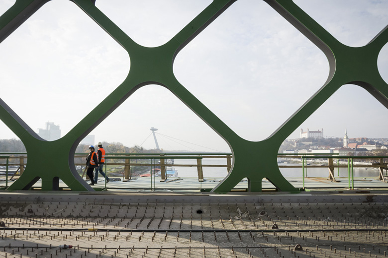 Na stavbe nového Starého mostu v Bratislave