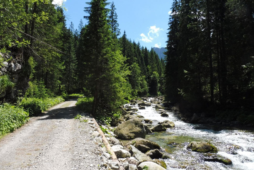 Z Bielovodskej doliny na Galériu Ganku