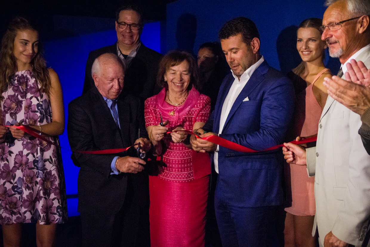 Výstavu Cosmos Discovery 12. 9. 2016 otvárala aj veľvyslankyňa ČR na Slovensku Lívia Klausová