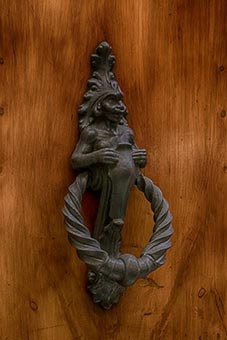 Siena - a doorknocker 	