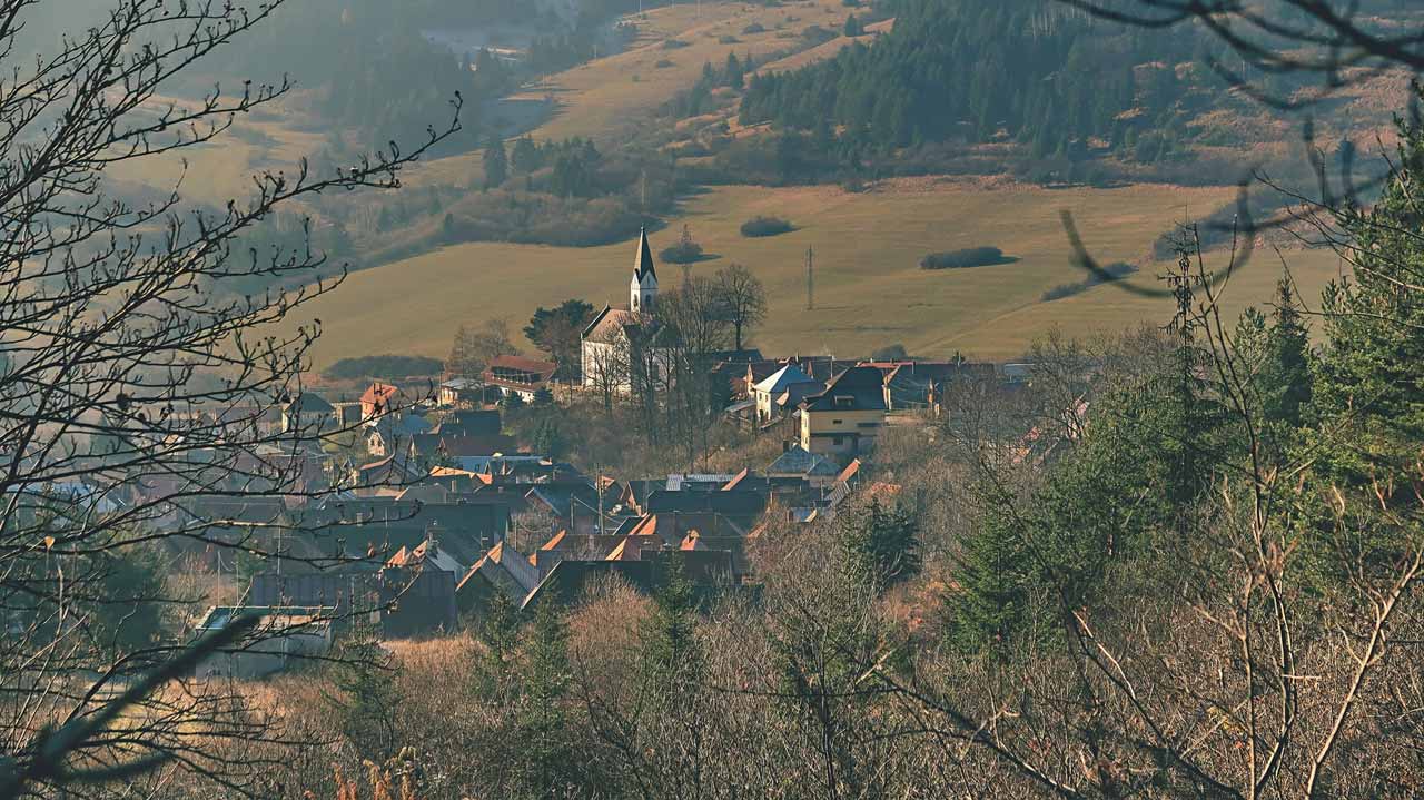 Valaská Dubova village