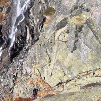 Video z lezenia popri vodopáde Skok