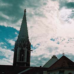 Neogotická veža na františkánskom kostole
