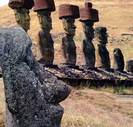 Veľkonočný ostrov - z knihy Na hrane...