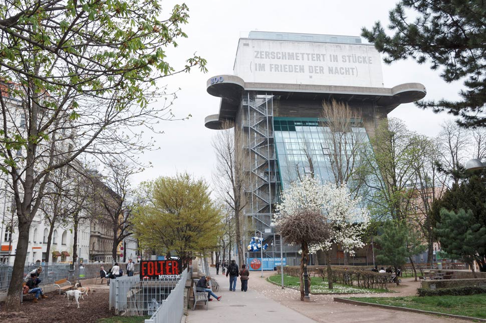 Niekdajšia protilietadlová veža - Flakturm - v Esterházyho parku vo Viedni, dnešný Dom morí