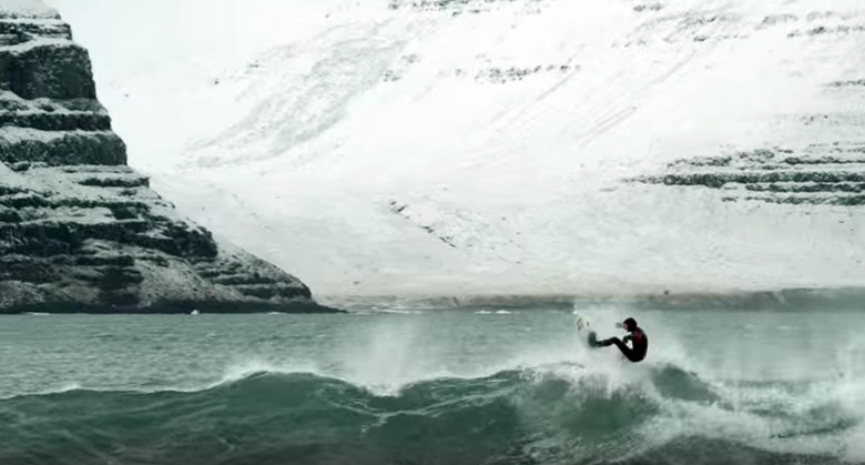 Surfovanie pri brehoch Islandu