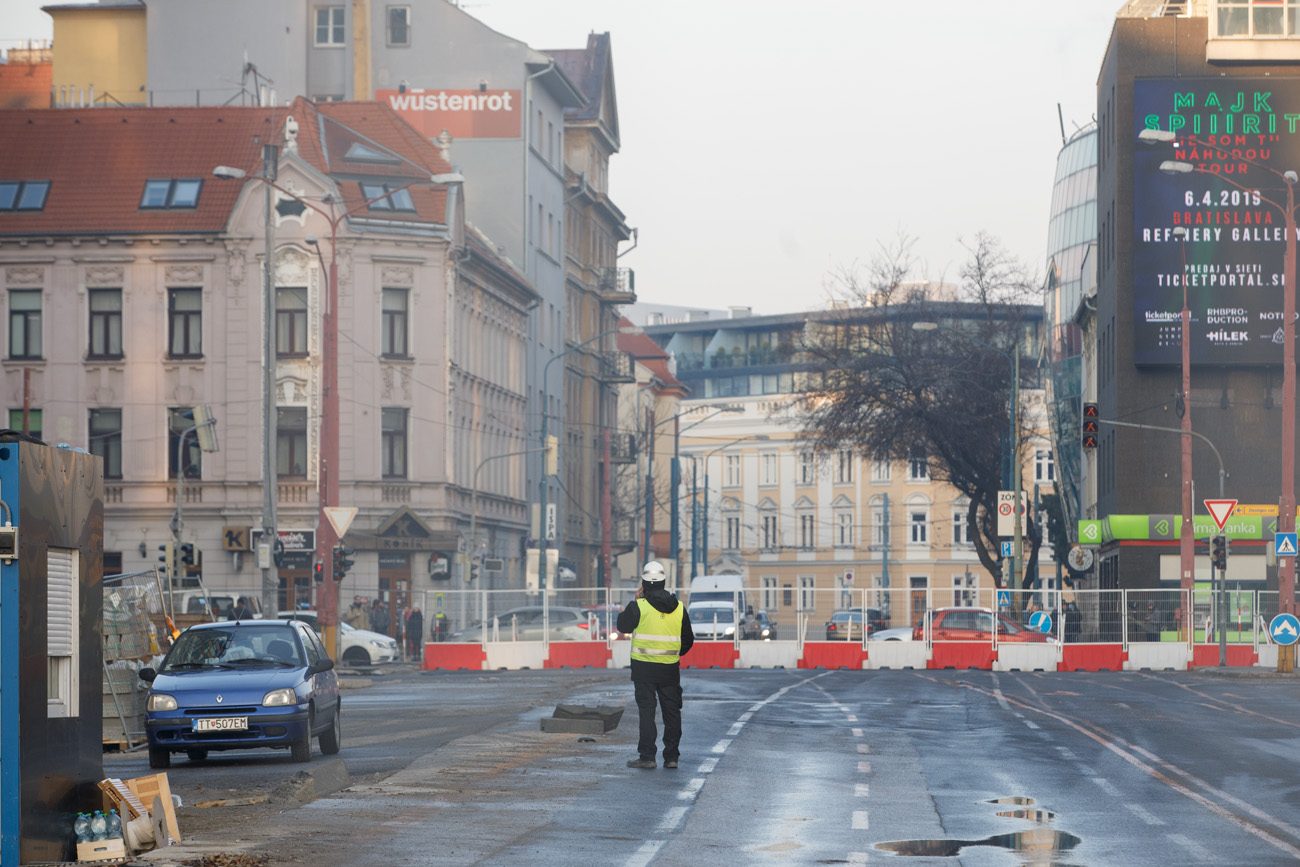 Uzávera ulice Mlynské Nivy v Bratislave vo februári 2019