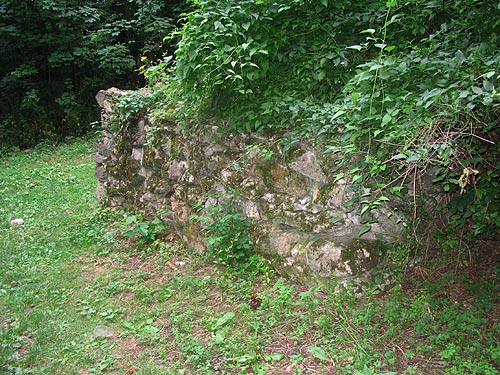 Zvyšok múru v archeologickom nálezisku Molpír
