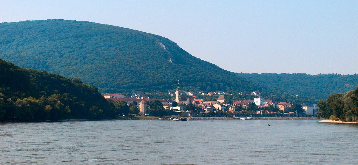 Dunajská reportáž: S Twin City Linerom z Bratislavy do Viedne a späť. Blíži sa Hainburg.