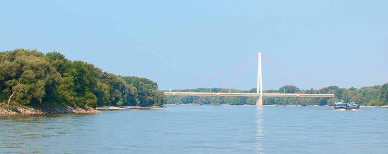 Dunajská reportáž: S Twin City Linerom z Bratislavy do Viedne a späť. Most pri Hainburgu.