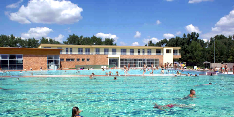 Vincov Les swimming pool