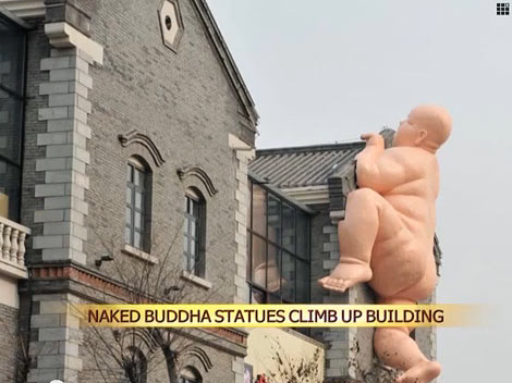 Nahý Budha si veľmi nezaliezol