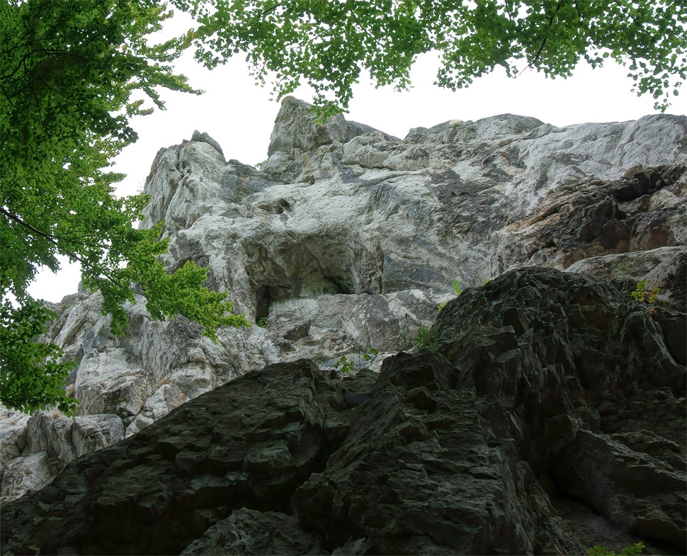 Čert, alebo Venuša zdola, skalná oblasť Blázon v Malých Karpatoch
