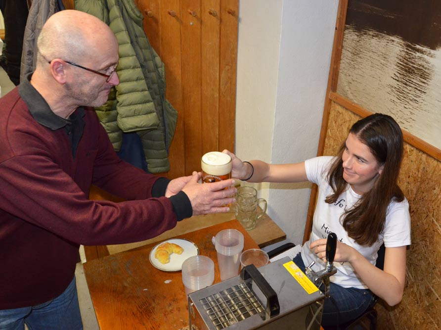 Pivo čapovala usmiata Rebeka z Cafe Le Patio z Dlhých dielov