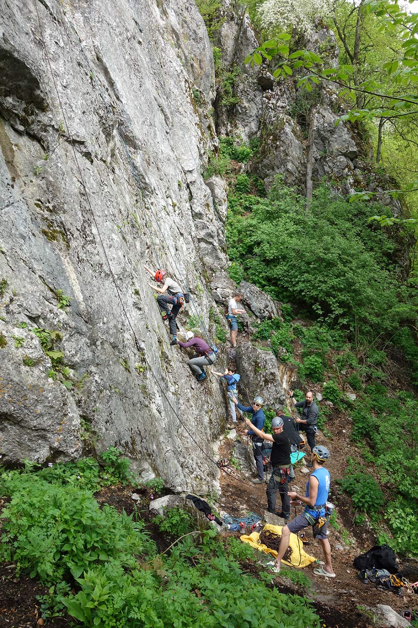 Jarný zraz trnavských horolezcov pod Hodinkovou vežou