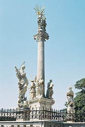 Morový stĺp a socha Immaculaty a svätého Štefana