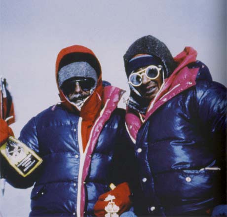 Zolo Demján a Juzek Psotka na vrchole Everestu v roku 1984